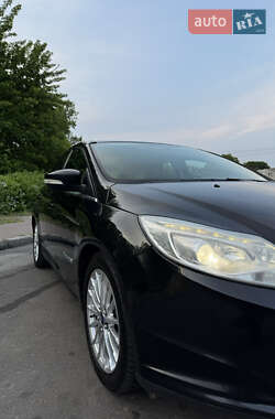 Хэтчбек Ford Focus 2014 в 