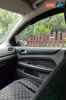 Хэтчбек Ford Focus 2005 в 