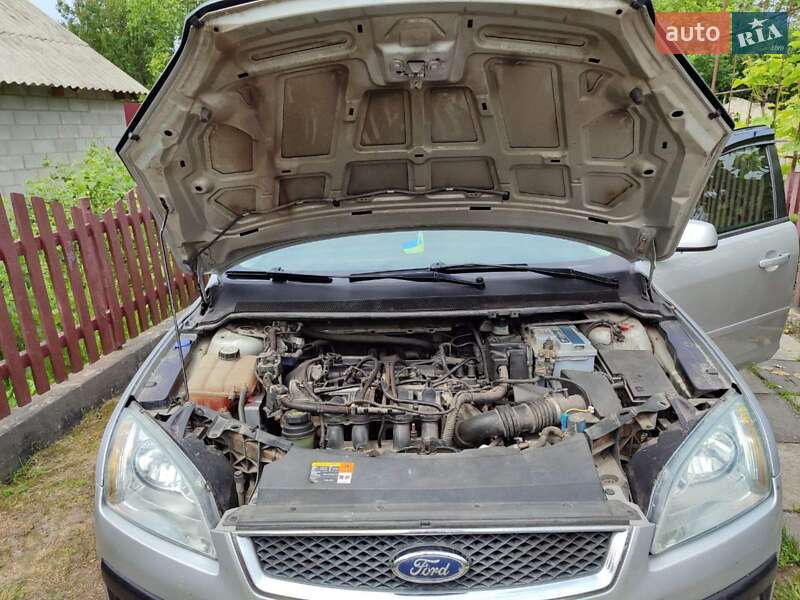 Хэтчбек Ford Focus 2005 в Чуднове