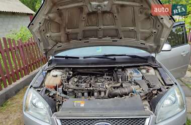 Хэтчбек Ford Focus 2005 в 
