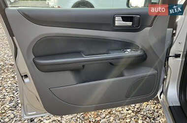 Хэтчбек Ford Focus 2011 в 