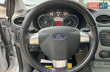 Хэтчбек Ford Focus 2011 в 