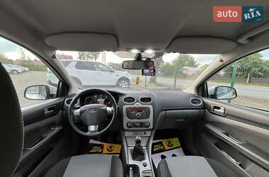 Хэтчбек Ford Focus 2011 в 
