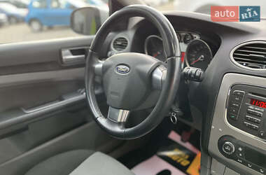Хэтчбек Ford Focus 2011 в 