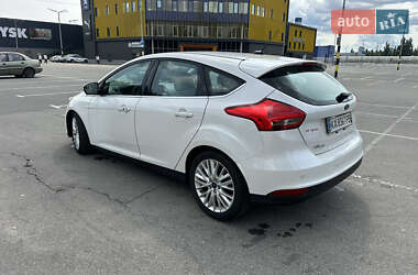 Хэтчбек Ford Focus 2015 в 