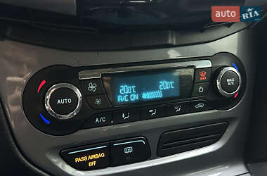Седан Ford Focus 2013 в 