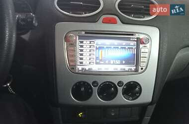 Хэтчбек Ford Focus 2007 в 