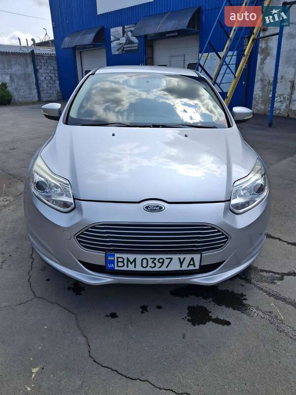 Хэтчбек Ford Focus 2013 в 