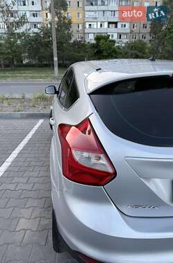 Хэтчбек Ford Focus 2013 в 