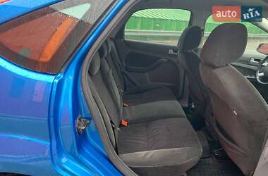 Хэтчбек Ford Focus 2005 в 
