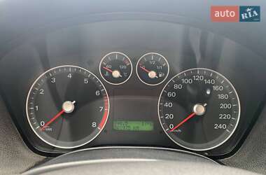 Хэтчбек Ford Focus 2005 в 