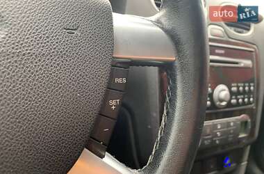 Хэтчбек Ford Focus 2005 в 