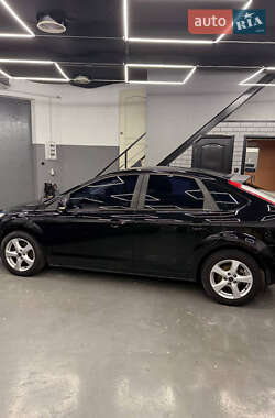 Хэтчбек Ford Focus 2011 в 