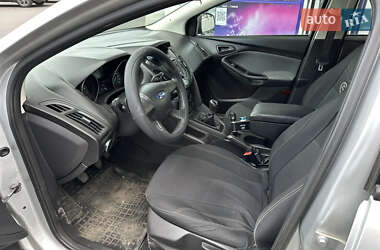 Хэтчбек Ford Focus 2012 в 