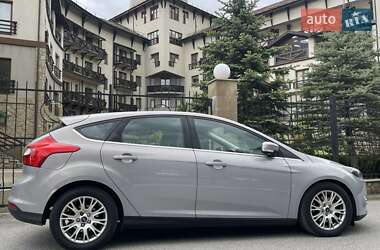 Хэтчбек Ford Focus 2012 в 