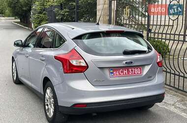 Хэтчбек Ford Focus 2012 в 