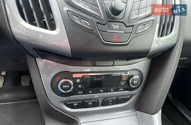 Хэтчбек Ford Focus 2012 в 