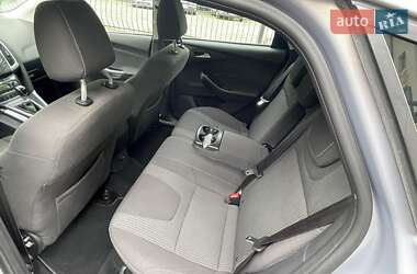 Хэтчбек Ford Focus 2012 в 