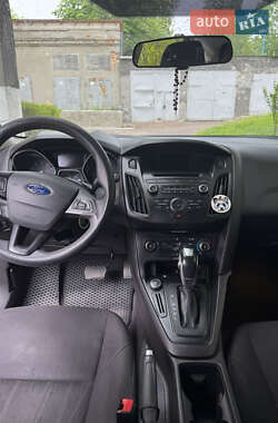 Хэтчбек Ford Focus 2015 в 