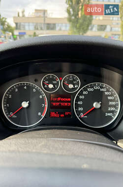 Хэтчбек Ford Focus 2007 в 