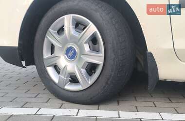 Хэтчбек Ford Focus 2005 в 
