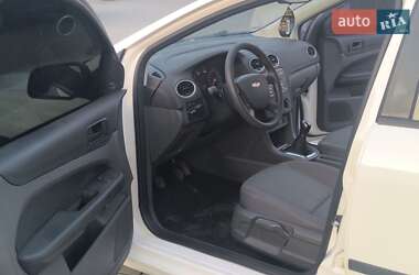 Хэтчбек Ford Focus 2005 в 