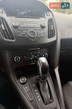 Хэтчбек Ford Focus 2015 в 