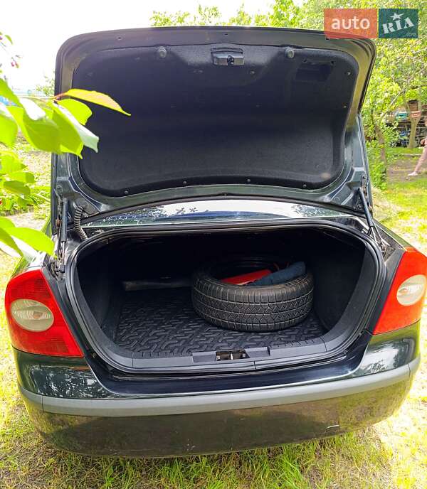 Седан Ford Focus 2006 в Знаменке