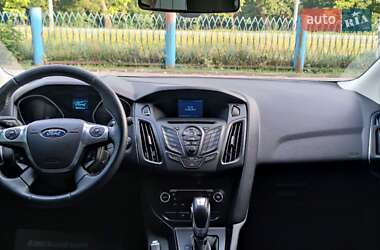 Хэтчбек Ford Focus 2012 в 