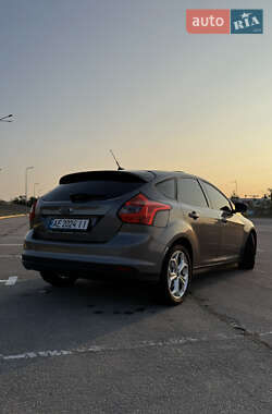 Хэтчбек Ford Focus 2011 в 
