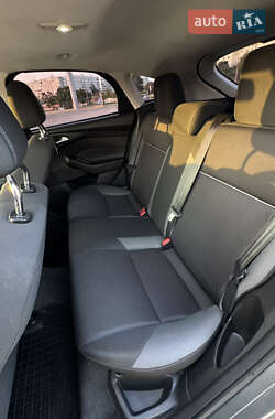 Хэтчбек Ford Focus 2011 в 