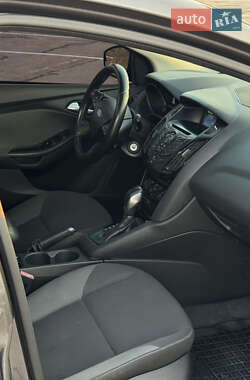 Хэтчбек Ford Focus 2011 в 