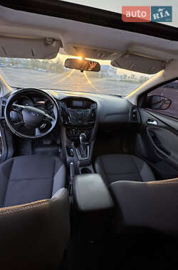 Хэтчбек Ford Focus 2011 в 