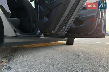 Хэтчбек Ford Focus 2011 в 