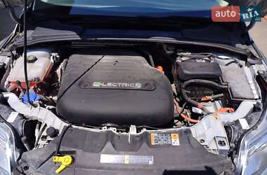 Хэтчбек Ford Focus 2014 в 
