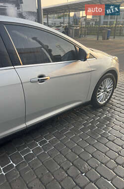Седан Ford Focus 2013 в 