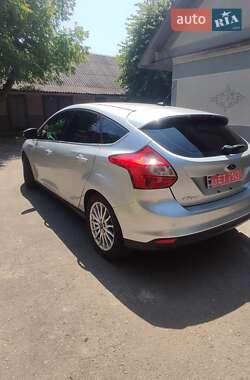 Хэтчбек Ford Focus 2014 в 