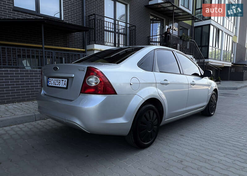 Седан Ford Focus 2010 в Жовкве
