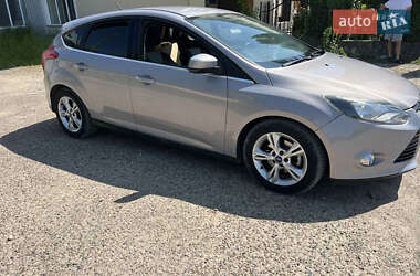 Хэтчбек Ford Focus 2013 в 