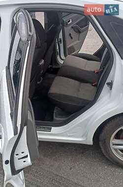 Хэтчбек Ford Focus 2010 в 