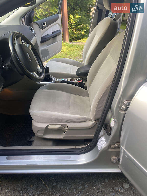 Хэтчбек Ford Focus 2006 в Ровно