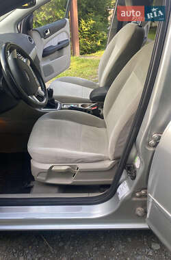 Хэтчбек Ford Focus 2006 в 