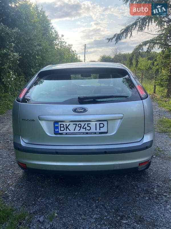 Хэтчбек Ford Focus 2006 в Ровно