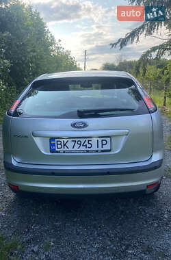 Хэтчбек Ford Focus 2006 в 