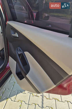 Хэтчбек Ford Focus 2015 в 