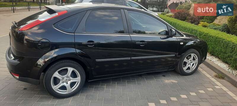 Хэтчбек Ford Focus 2006 в Ровно