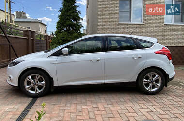 Хэтчбек Ford Focus 2012 в 