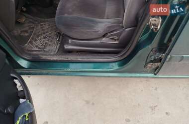 Седан Ford Focus 2000 в 