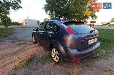 Хэтчбек Ford Focus 2005 в 