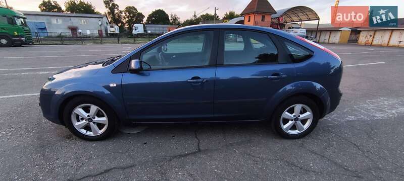 Хэтчбек Ford Focus 2005 в Первомайске